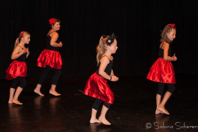 Tanz für Jung und Alt - ein großes Programm präsentierte Angelika Cordes mit Schülern ihres Studios  Tanztreff Augsburg dem Publikum im ausverkauften Augsburger Kulturhaus Abraxas