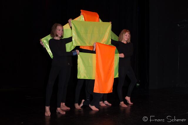 Tanz für Jung und Alt - ein großes Programm präsentierte Angelika Cordes mit Schülern ihres Studios  Tanztreff Augsburg dem Publikum im ausverkauften Augsburger Kulturhaus Abraxas