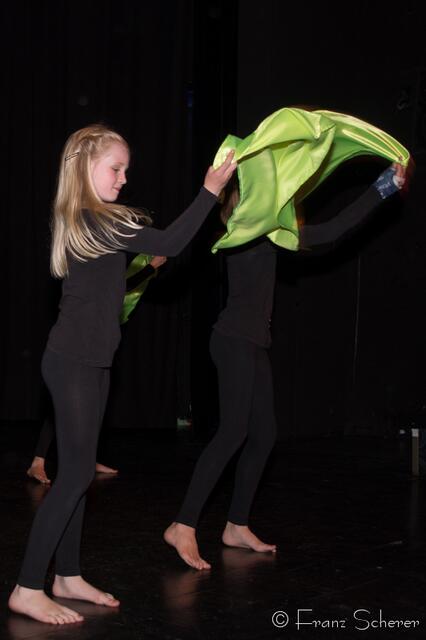 Tanz für Jung und Alt - ein großes Programm präsentierte Angelika Cordes mit Schülern ihres Studios  Tanztreff Augsburg dem Publikum im ausverkauften Augsburger Kulturhaus Abraxas