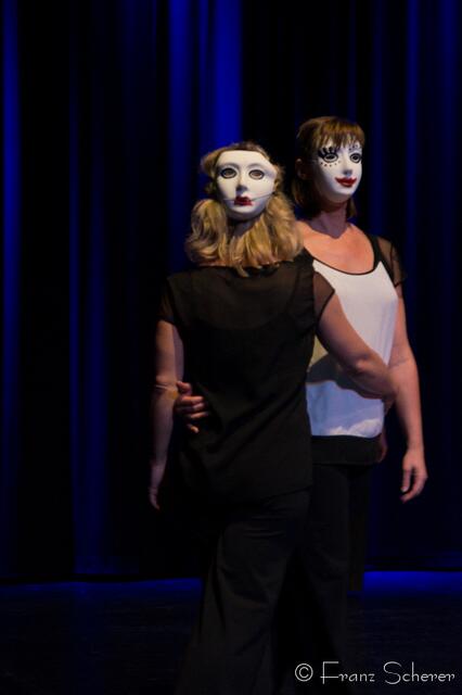 Tanz für Jung und Alt - ein großes Programm präsentierte Angelika Cordes mit Schülern ihres Studios  Tanztreff Augsburg dem Publikum im ausverkauften Augsburger Kulturhaus Abraxas