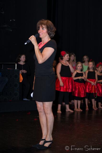 Tanz für Jung und Alt - ein großes Programm präsentierte Angelika Cordes mit Schülern ihres Studios  Tanztreff Augsburg dem Publikum im ausverkauften Augsburger Kulturhaus Abraxas