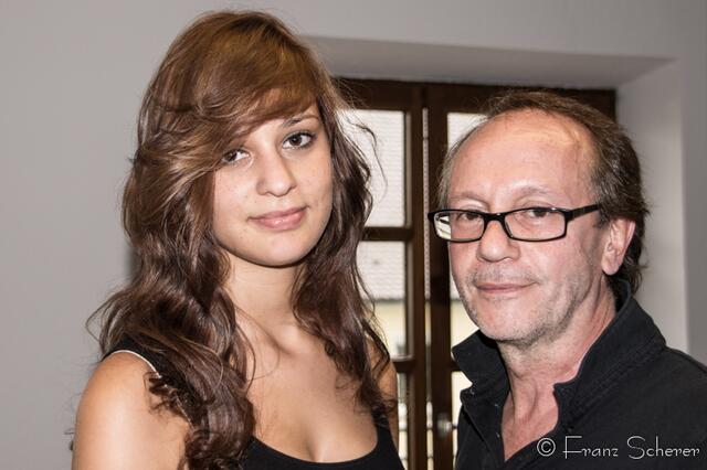«Haute Coiffure» französischer Prägung in Berlin-Mitte -  beim Seminar in Friedberg gab Top-Friseur JeanLuc Paris viele Tipps und gestaltete beeindruckende Frisuren - Silvia mit kunstvollem Longhair