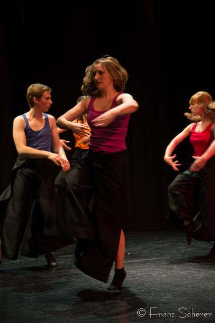Tanz für Jung und Alt - ein großes Programm präsentierte Angelika Cordes mit Schülern ihres Studios  Tanztreff Augsburg dem Publikum im ausverkauften Augsburger Kulturhaus Abraxas