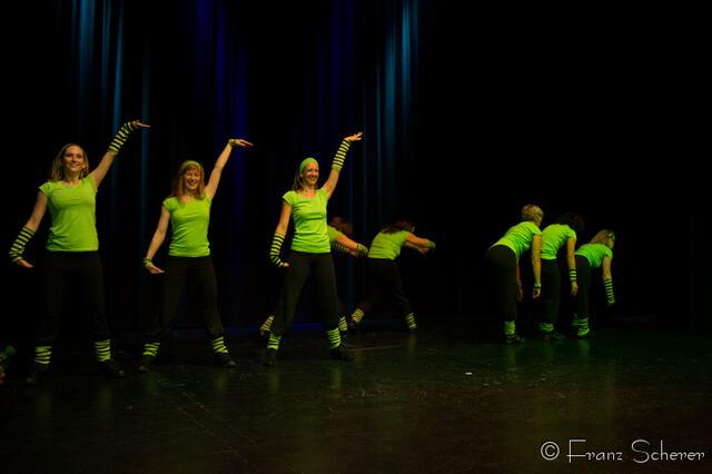 Tanz für Jung und Alt - ein großes Programm präsentierte Angelika Cordes mit Schülern ihres Studios  Tanztreff Augsburg dem Publikum im ausverkauften Augsburger Kulturhaus Abraxas