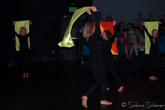 Tanz für Jung und Alt - ein großes Programm präsentierte Angelika Cordes mit Schülern ihres Studios  Tanztreff Augsburg dem Publikum im ausverkauften Augsburger Kulturhaus Abraxas