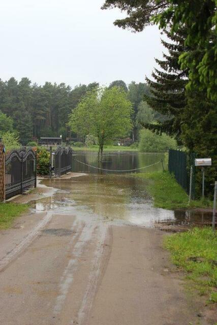 Wenn das Hochwasser dreimal klingelt ... Ingeborg aus Barsinghausen konnte beobachten, wie sich die Flut langsam nähert. | Foto: Ingeborg Behne
