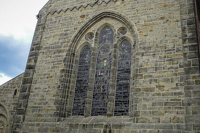 Kloster Loccum - Blick auf das Kirchenfenster von außen