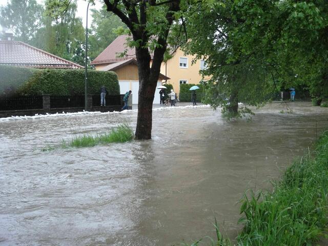 Und plötzlich wird die Straße zum tosenden Fluss. | Foto: Marie-Thérèse Ritz-Burgstaller aus Eichenau