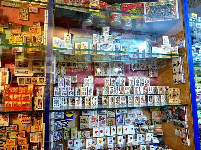 .... und hier beginnt die Sammlung der Streichholzschachteln