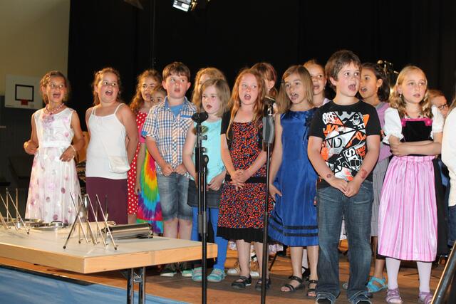 Bei "Siyahamba" wurde das Vororchester mit einem Kinderchor verstärkt.