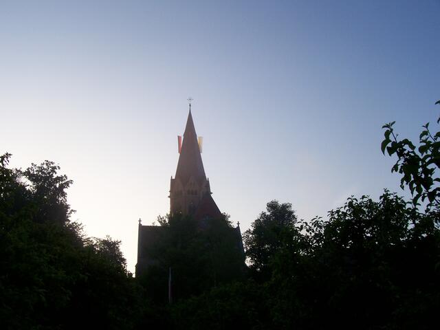 Abteikirche Sankt Ottilien im Morgennebel