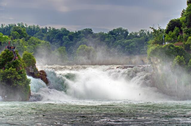 Der Rheinfall bei Schaffhausen/Neuhausen