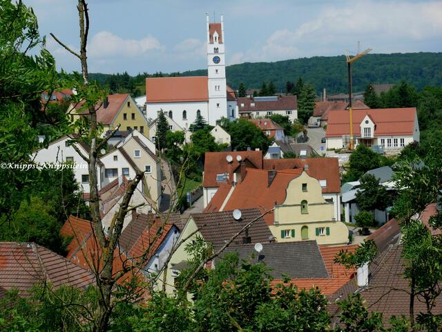 Blick vom Fußweg zur Burg nach Harburg....