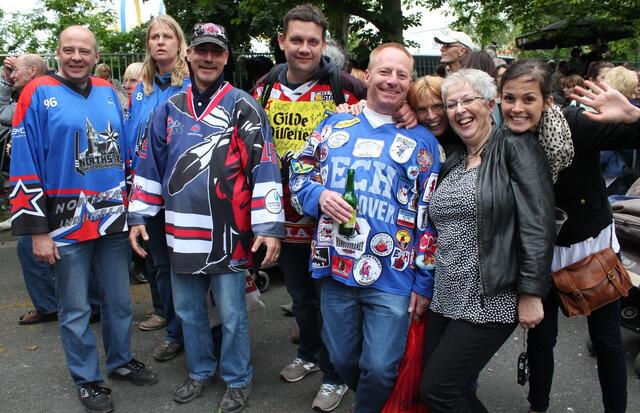 Am Ende des Zuges hatte sich auch noch eine kleine Gruppe von fans des EC Hannover Indians angeschlossen