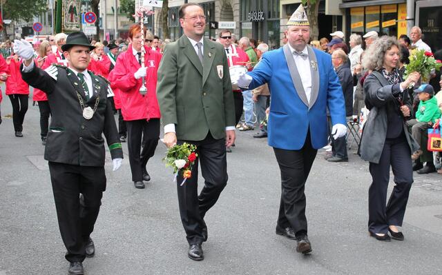 Dirk Töpfer (2. von Links) und Martin Weber (2. von Rechts) zusammen mit weiteren Vereinsvorsitzenden aus Döhren