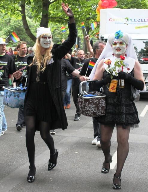 Vertreter aus dem Gaypeople Zelt