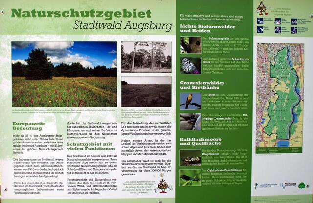 Wildpferde und Rothirsche dort in zwei großen Gehegen als "Landschaftspfleger".