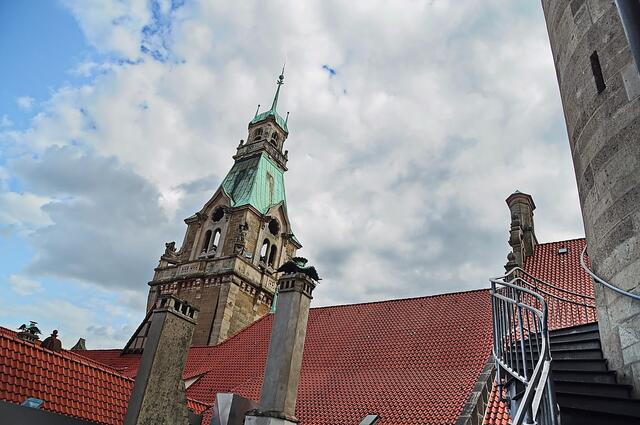 Der erste Fahrstuhl bringt die Besucher in die dritte Etage; dann folgt der Aufstieg mit dem Bogenaufzug in die Kuppel ...
