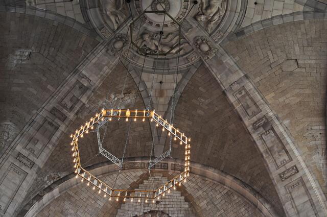 Der Blick nach oben in der großen Halle ...