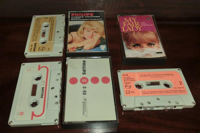 Original Leercassette der 2.ten Generation... Kostproben-Beigabe ab 1964... rechts: Erste MusiCassette MY FAIR LADY