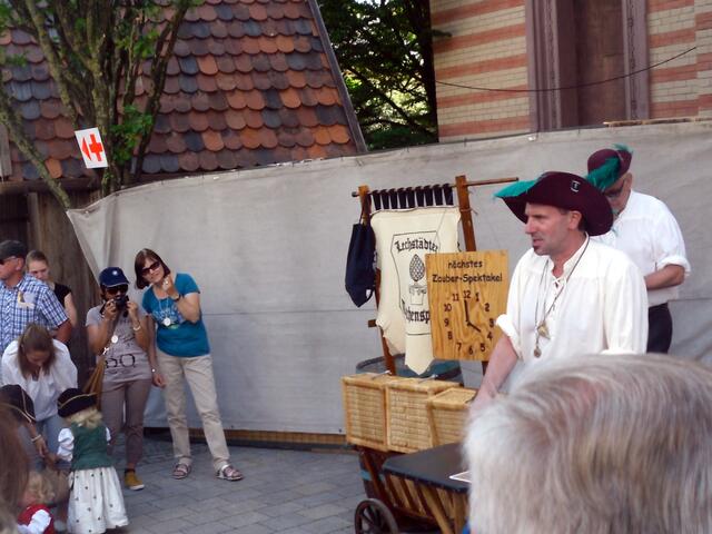 Zauberer und Taschenspieler zeigen ihr Können