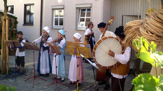 Wieder musizierende Kinder