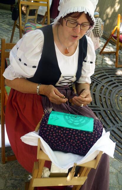 Klöppeln wird wieder belibter wie mir diese Frau bestätigte