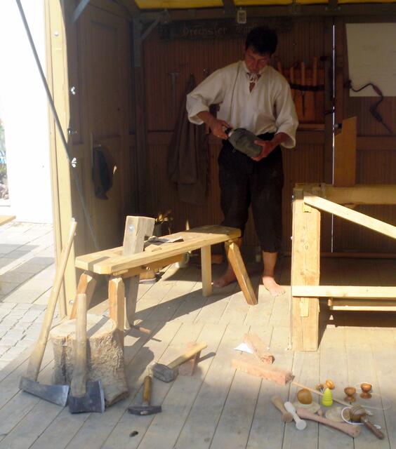 Ein ei n Drechsler hat Durst