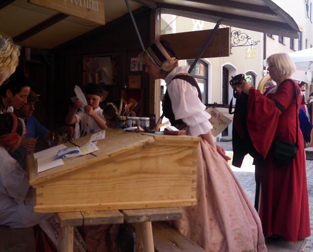 Auch hier ist das Mittelalter, was nicht in unsere Zeit passt