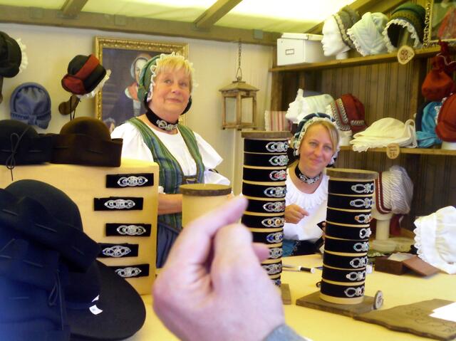 Auch filigrane Halsbänder. Alles Selbstgemacht