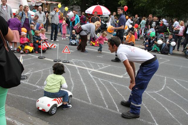 Nils Bronder auf dem Bobbycar Parcours