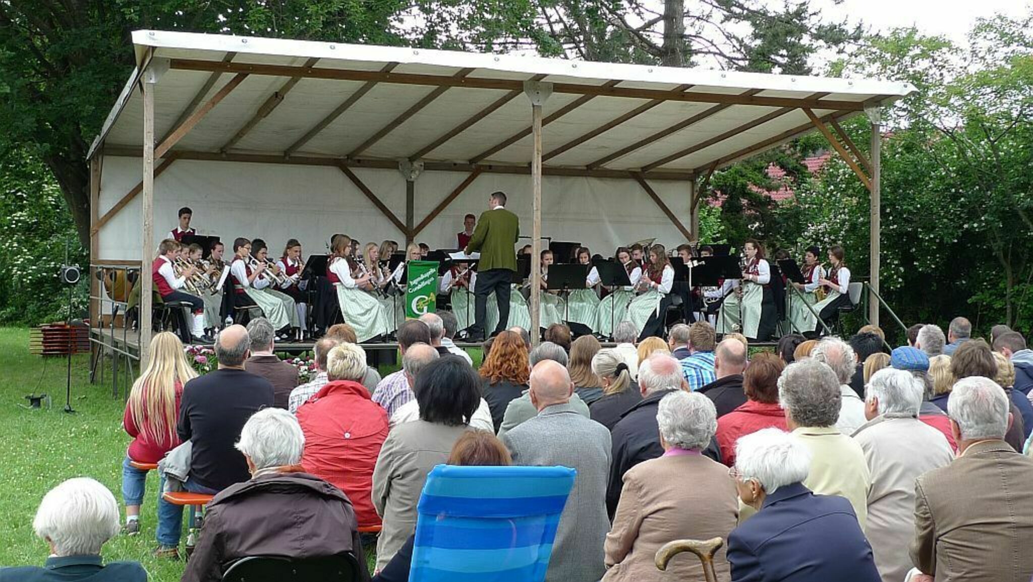 Jugendkapelle Gundelfingen begeisterte bei Serenade am Bach in