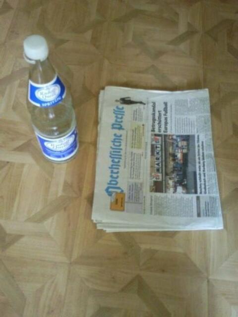 Man nehme eine alte OP(gute recyclingmöglichkeit) und eine leere Flasche Wasser