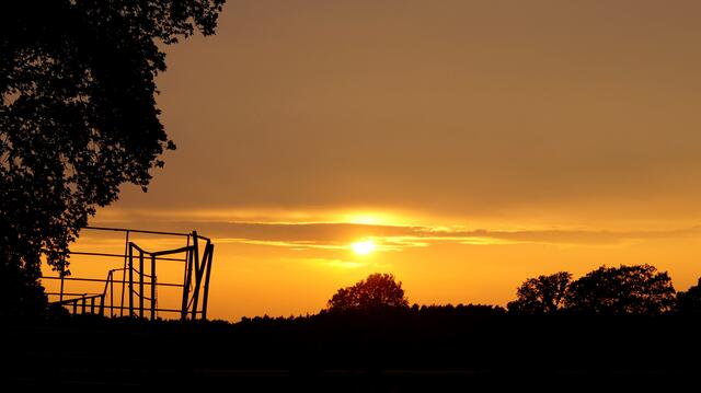 Später am Abend am Feldrand...Würde hier der Bildtitel: "Landlust" oder "Landliebe" passen. Wer hat weitere Vorschläge?