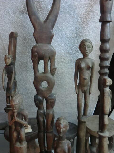 Bildtragende sprechende Stäbe, Würdestäbe aus Angola und Sambia