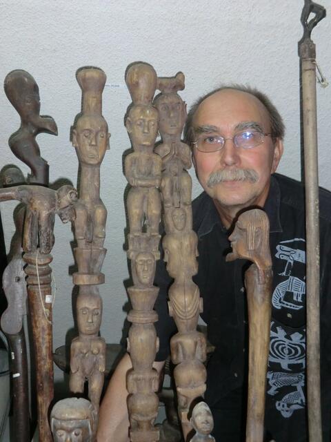 Der Museumsmacher Michael Stöhr und seine Sammlung an Sprecherstäben