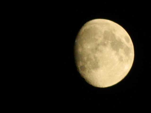 Schweigt der Mond