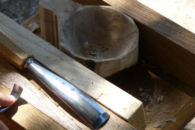 Hier ensteht ein Becher aus Holz