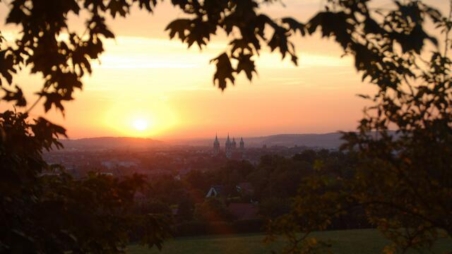 Die Sonne steigt und ...