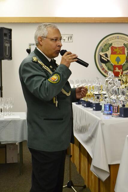 Wolfgang begrüßt die Damen...