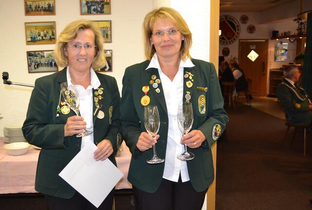 Hier fehlt die Dritte im Bunde... Seit über 30 Jahren in einer Mannschaft!