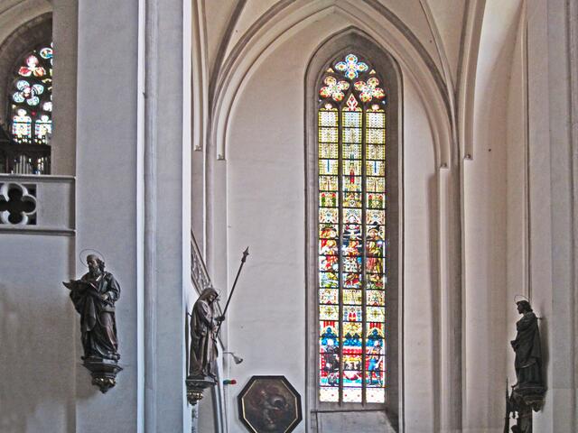 14.07.2013  Cheb - Eger - Tschechische Republik. 
Kirche St. Nikolaus (Cheb), 13. Jhdt.
Kostel Sv. Mikuláše a Sv. Alžběty, 13. Jhdt. 
Baustil:  romanisch, gotisch,
               umgebaut mit barocken Elementen.
Länge:  Kirchenschiff 50 m
breite:   Kirchenschiff 50 m 
Höhe:    Turm 67 m.