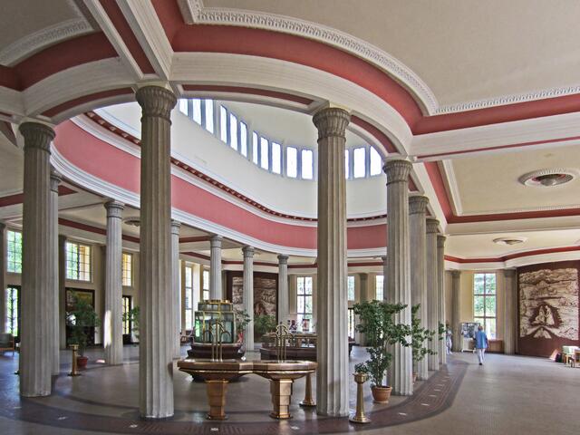 14.07.2013 
Františkovy Lázně - Franzensbad - Tschechische Republik.                                                                       Trinkhalle der Glauberquellen (1930)
Kirchquelle, Glauber III und Glauber IV.