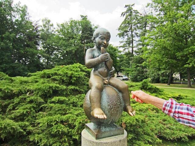 14.07.2013 
Františkovy Lázně - Franzensbad - Tschechische Republik.                                                                                  Die Statue des Franzel oder Franzl (František) in den Kuranlagen ist eines der Wahrzeichen von Franzensbad.