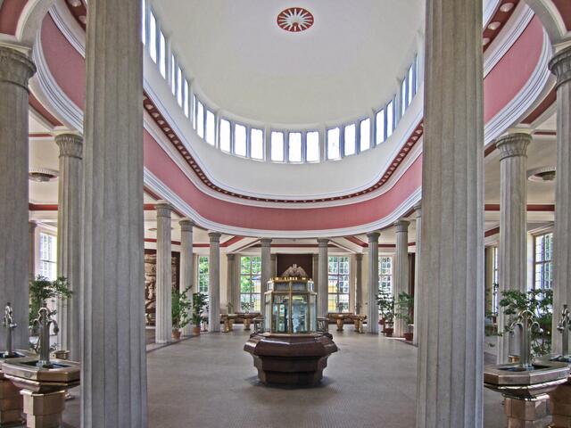 14.07.2013 
Františkovy Lázně - Franzensbad - Tschechische Republik.                                                                       Trinkhalle der Glauberquellen (1930)
Kirchquelle, Glauber III und Glauber IV.