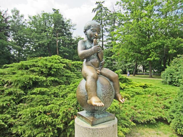 14.07.2013 
Františkovy Lázně - Franzensbad - Tschechische Republik.                                                                                  Die Statue des Franzel oder Franzl (František) in den Kuranlagen ist eines der Wahrzeichen von Franzensbad.