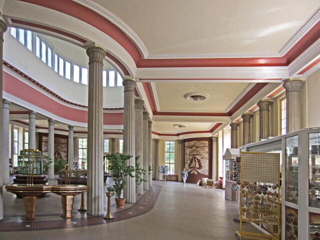 14.07.2013 
Františkovy Lázně - Franzensbad - Tschechische Republik.                                                                       Trinkhalle der Glauberquellen (1930)
Kirchquelle, Glauber III und Glauber IV.