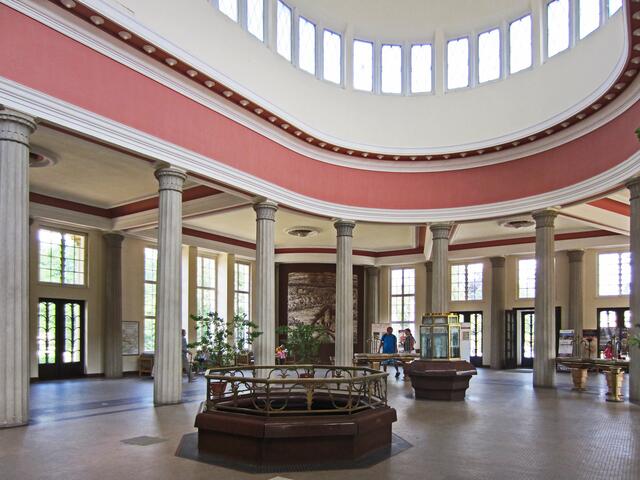 14.07.2013 
Františkovy Lázně - Franzensbad - Tschechische Republik.                                                                       Trinkhalle der Glauberquellen (1930)
Kirchquelle, Glauber III und Glauber IV.