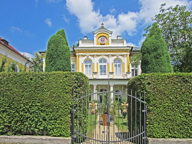 14.07.2013 
Františkovy Lázně - Franzensbad - Tschechische Republik.                                                                                     Der ritterliche Orden der Kreuzherren 
mit dem roten Stern (1233).