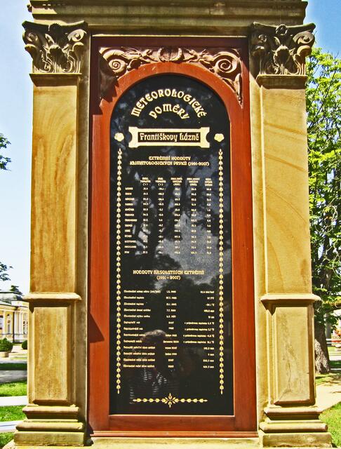 14.07.2013 
Františkovy Lázně - Franzensbad - Tschechische Republik.                                                                Wettersäule, Franzensbad.
Die Wettersäule (meteorologische Säule) 
seit 1882 in Franzensbad.